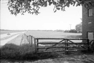 Claudius-Mühle Reinfeld: Landesstraße 71, Ortsausgang Richtung Heilshoop: Erweiterungsgrundstück mit Zaun: rechts Umspannstation