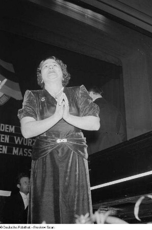 Auftritt der Sängerin Elisaweta Schumskaja