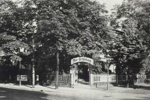 Dresden-Striesen, Blasewitzer Straße 84. Wohnhaus mit Restaurant "Zur Erholung". Eckansicht mit Einfriedung