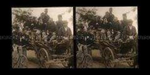 Soldatengruppe auf einem Pferdewagen