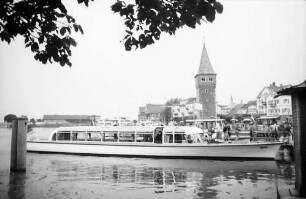 Lindau: Motorschiff im Hafen