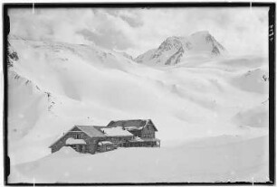 Stubaier Alpen. Dresdner Hütte (2308 Meter)