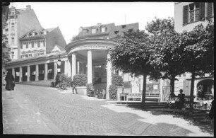 Karlsbad. Schlossbrunn (1910-1912) : Karlsbad, Marktplatz am Schloßberg. Neue Schloßkolonnade (Schlossbrunn, Burgquell-Kolonnade, 1910-1912; Friedrich Ohmann)