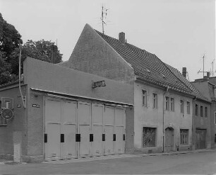 Großenhein. Wohnhaus u. Garagen der Feuerwehr. Töpfergasse 6, 1744 u.20.Jh. Straßenansicht