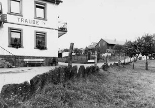 Stellsteinreihe; Oberzent, Obere Ortsstraße, Alte Chaussee 3