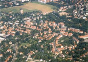 Dresden-Hellerau. Stadtteilansicht gegen Dresden-Klotzsche mit Wasserturm. Luftbild-Schrägaufnahme von Westen