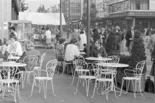 Straßenbewirtung der Gaststätte "Postwirt" in der Kaiserstraße 150