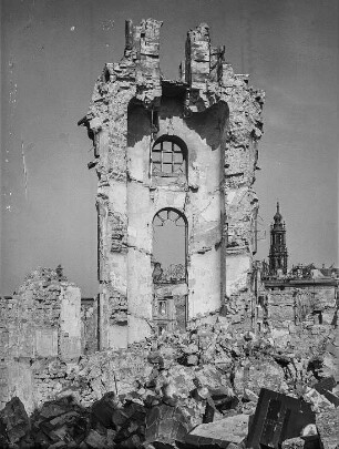 Dresden, Ruine der Frauenkirche, einer der Treppentürme