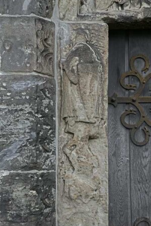 Burgkapelle Heiligkreuz — Nordportal — Relief