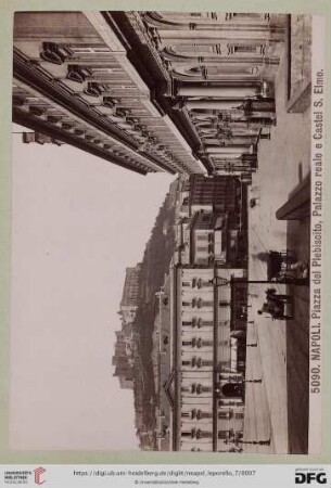 5090. NAPOLI. Piazza del Plebiscito, Palazzo reale e castel S. Elmo.