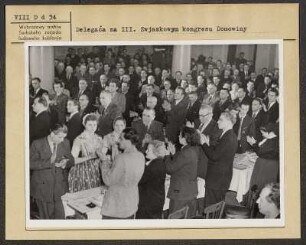 Die Delegierten des III. Bundeskongresses der Domowina in Bautzen. : Delegaća na III. Zwjazkowym kongresu Domowiny w Budyšinje.