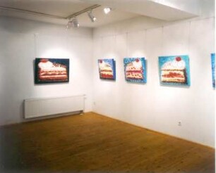 Tortenstück : Pulsnitz: Galerie im Geburtshaus Ernst Rietschels, Ausstellung Ansgar Skiba. Verlockungen und Zipora Rafaelov. Kern-Or vom 12.4. - 1.6.2008. Raumaufnahme mit den Gemälden "Tortenstück" von Ansgar Skiba
