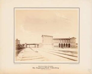 Halle-Sorau-Gubener Eisenbahn. Empfangsgebäude, Falkenberg/Elster: Gesamtansicht mit Unterführung
