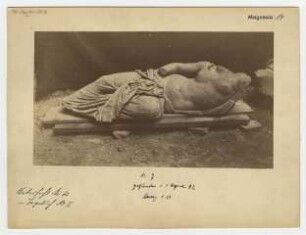 Statue einer liegenden Frau aus Magnesia am Mäander