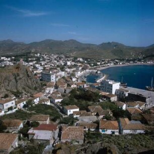 Limnos (antiker Name: Lemnos). Mýrina. Ort und Fischerhafen südlich vom Kastron