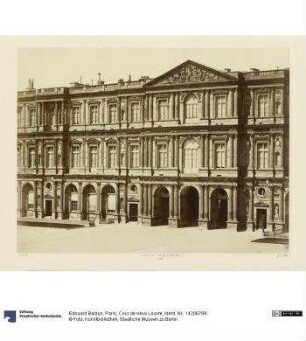 Paris, Cour de vieux Louvre