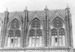 Neubrandenburg. Vortor des Stargarder Tores (1. H. 14. Jh.). Schmuckgiebel der Feldseite