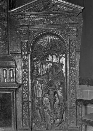 Mittelrelief: Kreuzigung Christi und Maria Immaculata
