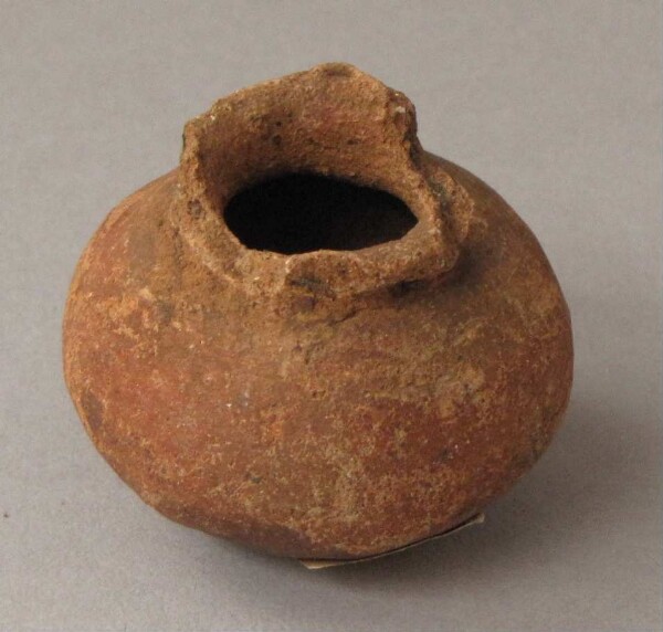 Clay vessel (miniature)