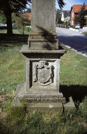 bei Kirche: Ehrenmal 1848/51 - 1870/71