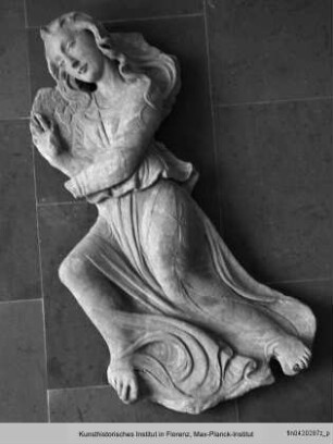 Skulpturen des Oratoriums der Maestà delle Volte di Perugia : Fliegender Engel II