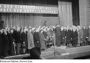Bezirksparteitag der SPD im Theater am Schiffbauerdamm in Berlin