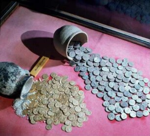 Münzen. Hortfunde : Antalya, Archäologisches Museum. Hortfunde mit byzantinischen Goldmünzen und mit antiken Silbermünzen