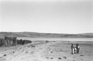 Wasserholende Frauen : Wasserholende Frauen an einem See in der Nähe von Harar.