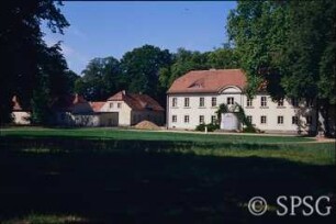 Potsdam, Park Sacrow, Rondell südlich des Schlosses.