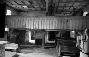 Neudenau: Kirchenraum und Empore der St. Gangolf-Kapelle