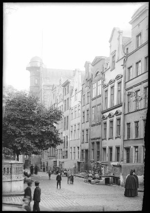 Danzig. Frauengasse mit Sternwarte (1598)