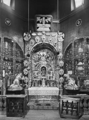 Gnadenaltar mit dem Gnadenbild der "Schwarzen Muttergottes"