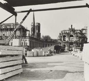 Zwinger im Wiederaufbau : Zwinger, 1947