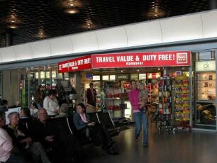 Shop, wartenden Passagiere, Abflugbereich Flughafen Hannover-Langenhagen