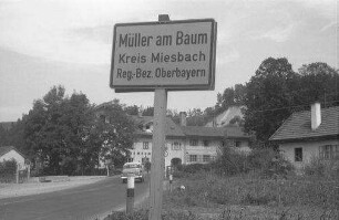 Müller am Baum: Kreis Miesbach: Ortsschild