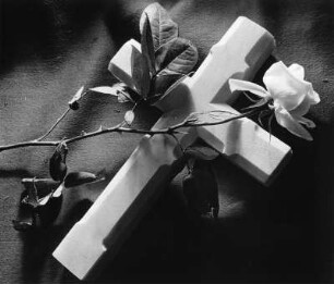 Kreuz mit Rose