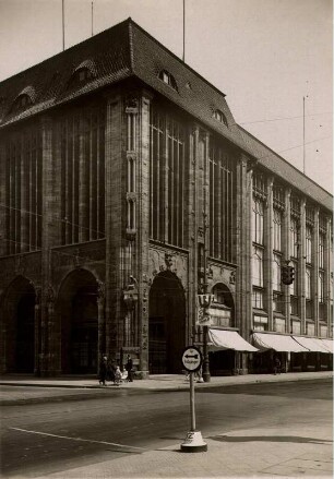Berlin, Leipziger Straße. Ansicht des, von 1896 - 1906 errichteten Kaufhauses Wertheim.