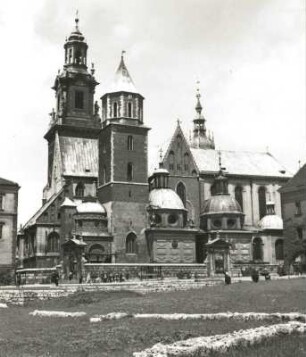 Kraków. Wawel. Kathedrale (1301/1600) mit Sigismundkapelle. Blick von Südsüdwesten