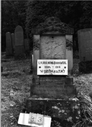 Grabstein 33