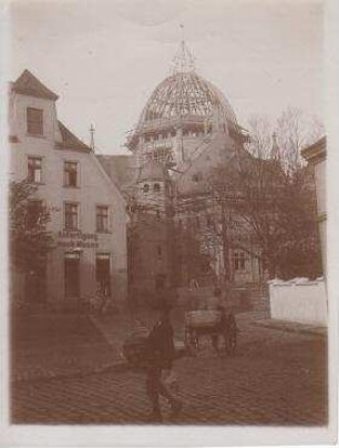 Blick von Nord auf die Synagoge, im Bau. Dortmund, Am Hiltropwall