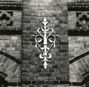 Cottbus, Am Großen Spreewehr 1. Klärwerk (1898-1902). Funktionsgebäude. Fassadendetail mit Maueranker