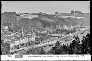 Blick auf Bad Schandau an der Elbe und Schrammsteine