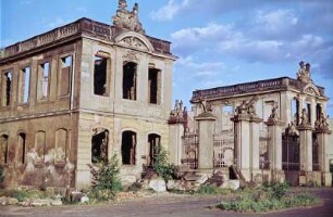 Dresden-Altstadt. Torhäuser vom zerstörten Coselpalais