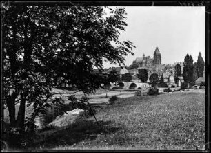 Wetzlar. Stadtansicht mit Dom und Alter Lahnbrücke