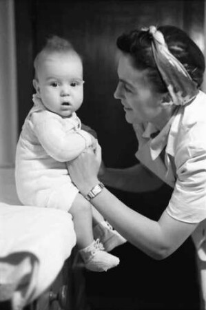 Bukarest: Baby Welkisch mit Frau Welkisch