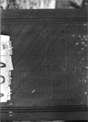 Grabstein 140 (Index: 99790467) Maße HxBxT: 106x61x24 cm: Grabstein 140A