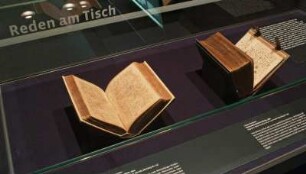 SLUB, Ausstellung "Wie Luthers Worte fliegen lernten" : Vitrine "Reden am Tisch"