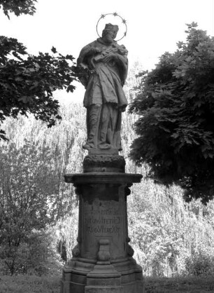 Figur auf einem Pfeiler (Johannes von Nepomuk)