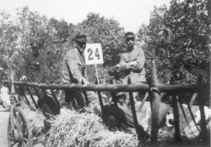 Abb. 26: Döbeln. Historischer Festumzug, Leiterwagen (Festbild 24) : Fotoalbum zum 3. Heimatfest der Stadt Döbeln vom 8. bis 10. Juni 1935. Mit Stadtmotiven und historischem Festumzug