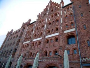 Stralsund: Speicherbauten im Hafen